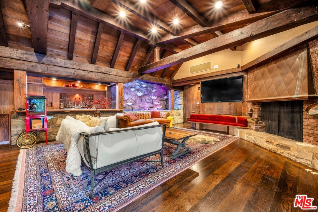 829 Whittier Drive - 1 property image