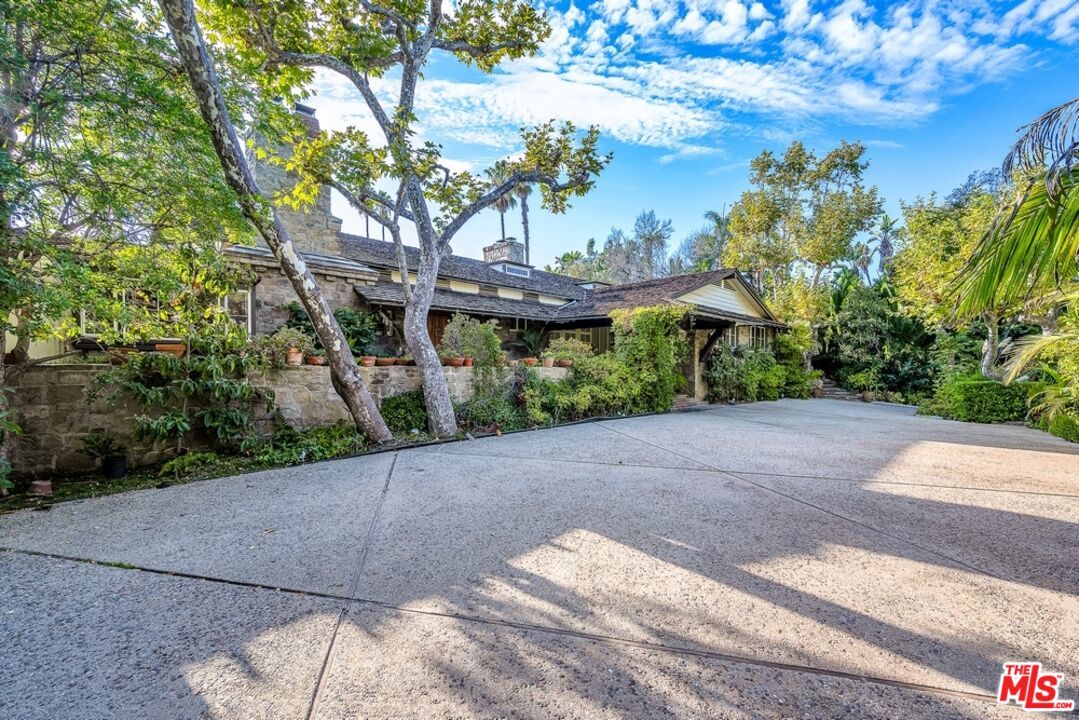 829 Whittier Drive - 1 property image