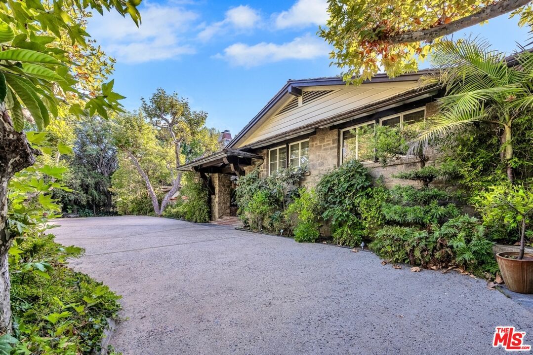 829 Whittier Drive - 1 property image