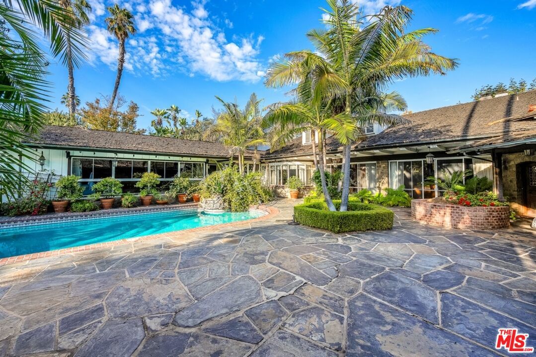 829 Whittier Drive - 1 property image