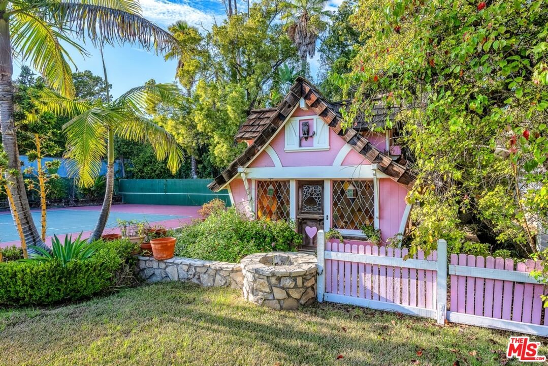 829 Whittier Drive - 1 property image
