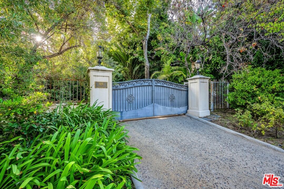 829 Whittier Drive - 1 property image