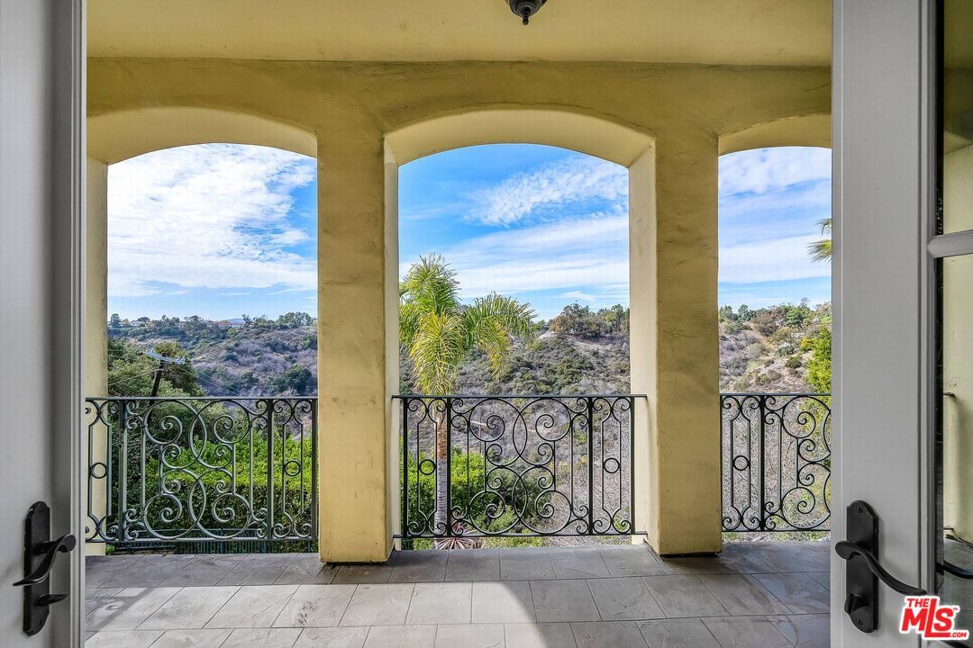 3110 Benedict Canyon Drive - 1 property image