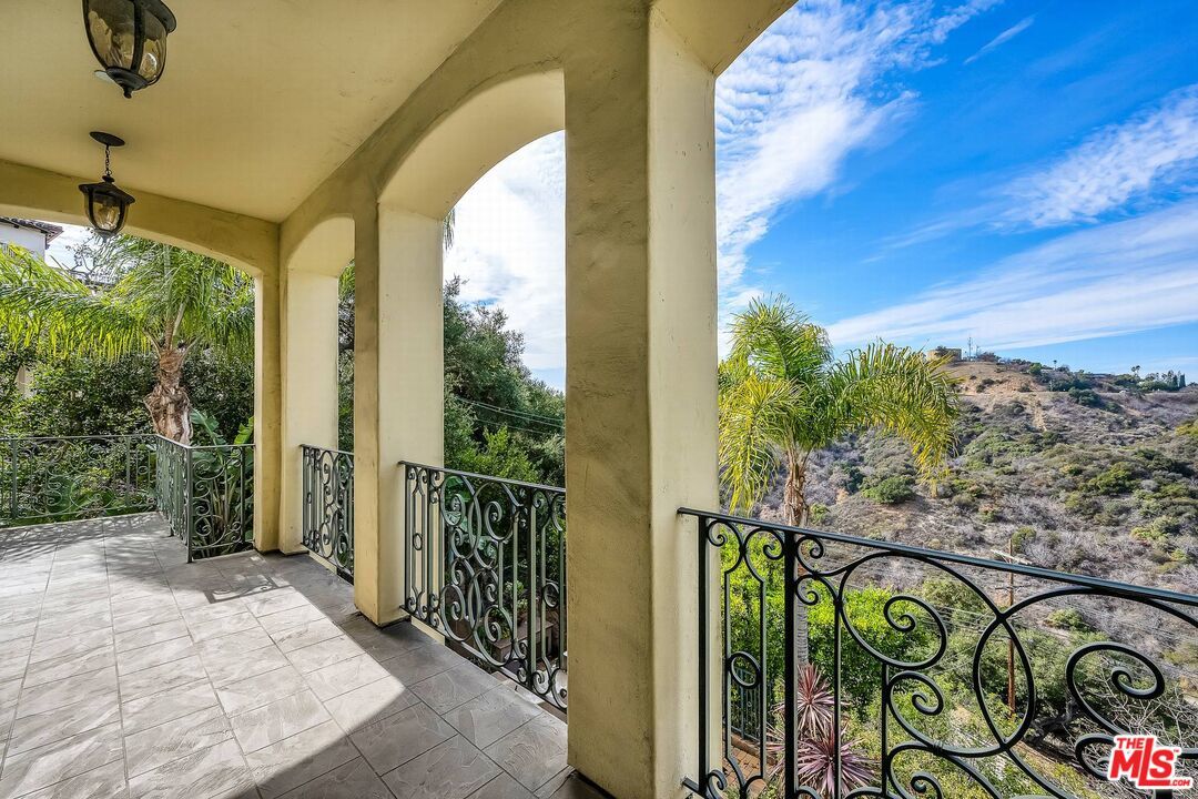 3110 Benedict Canyon Drive - 1 property image