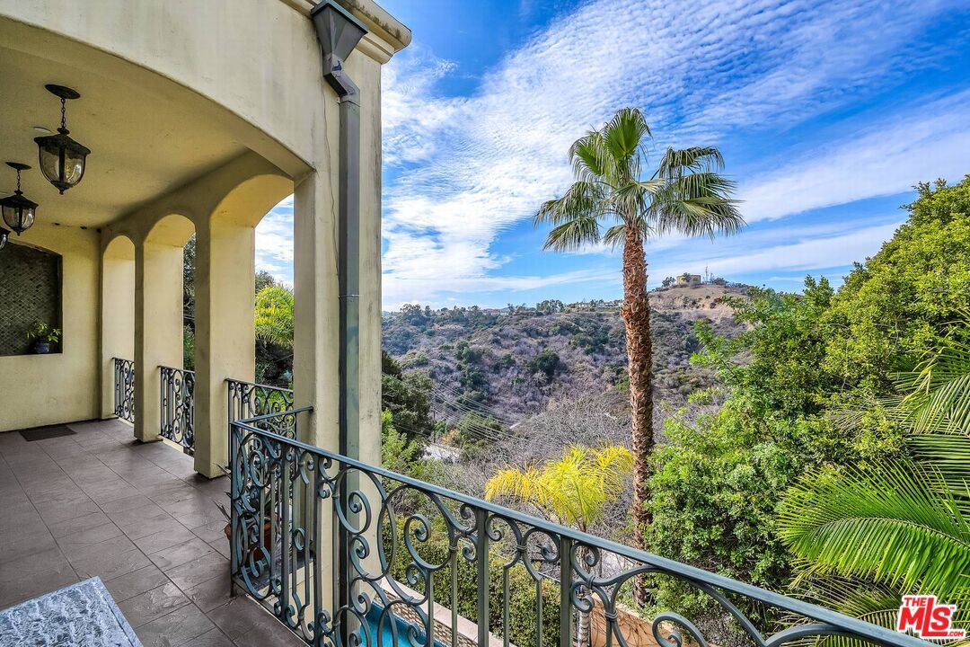 3110 Benedict Canyon Drive - 1 property image