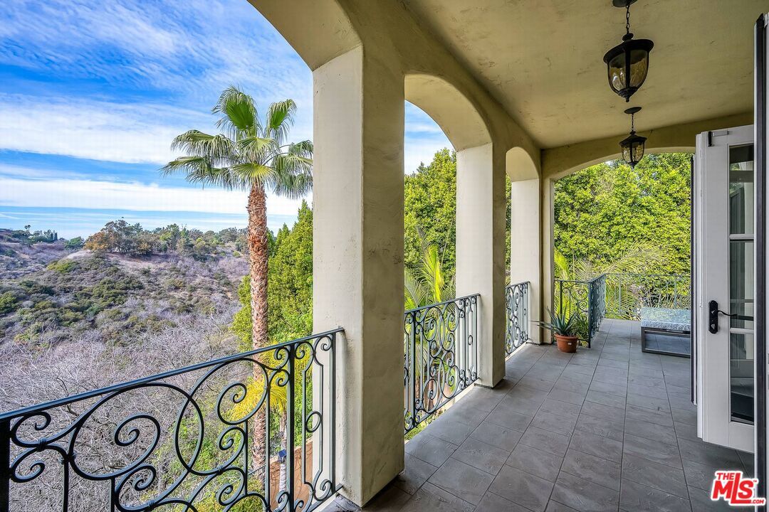 3110 Benedict Canyon Drive - 1 property image