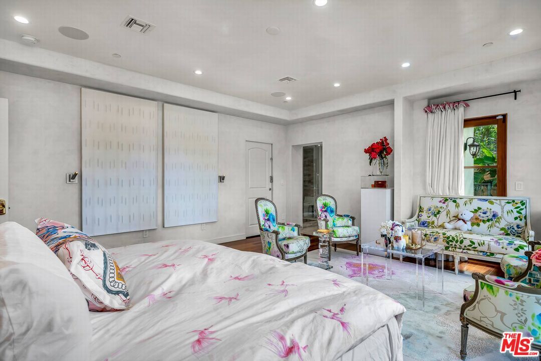 3110 Benedict Canyon Drive - 1 property image