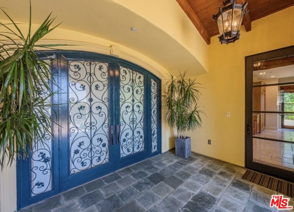 3110 Benedict Canyon Drive - 1 property image