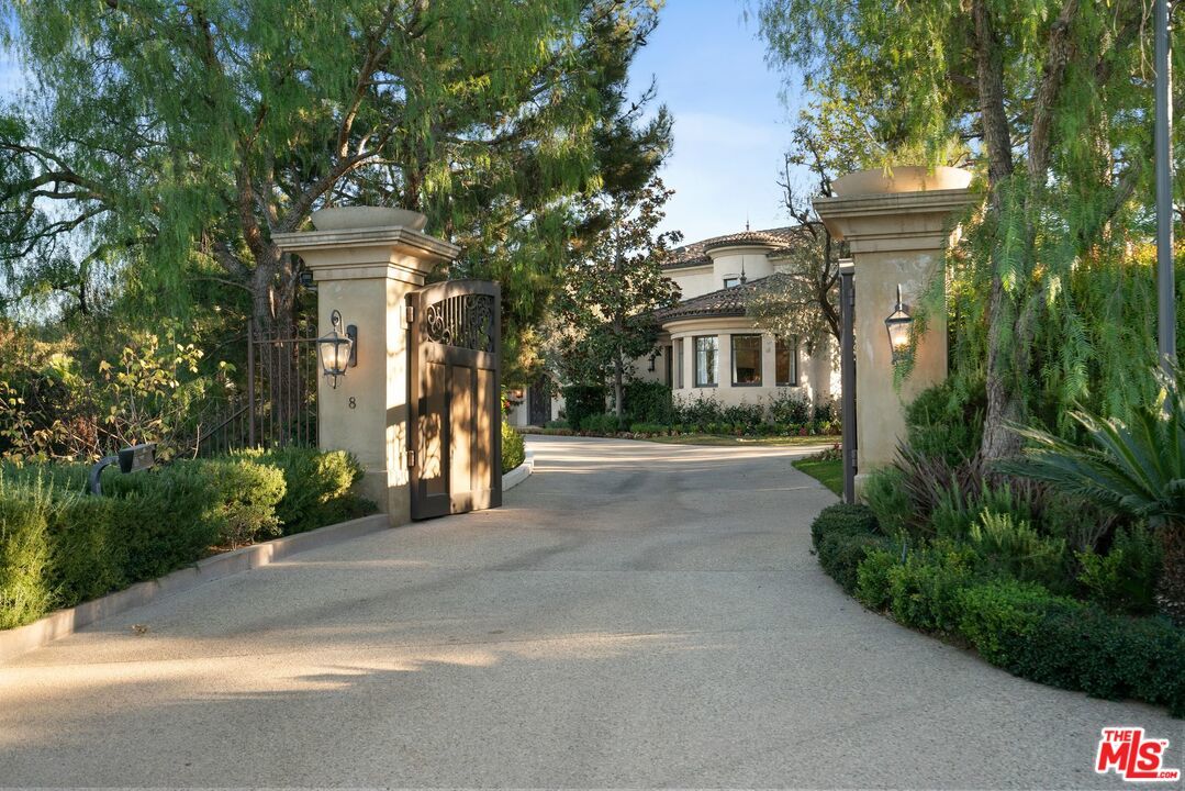 8 Beverly Ridge Terrace - 1 property image
