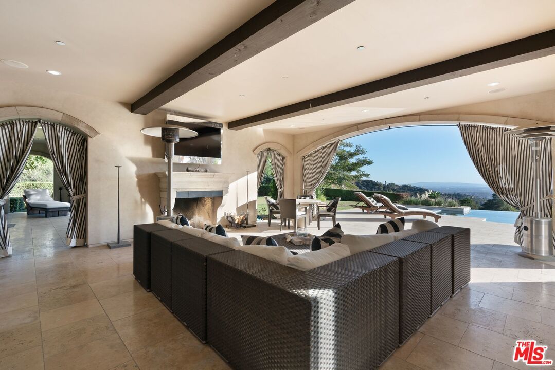 8 Beverly Ridge Terrace - 1 property image
