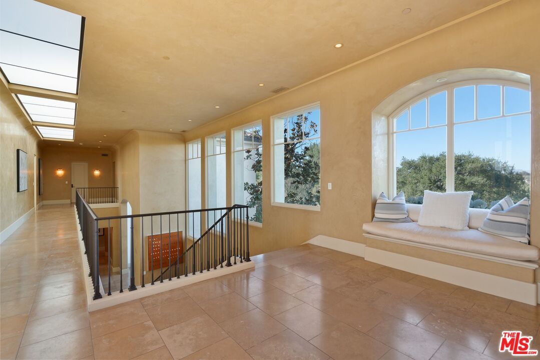 8 Beverly Ridge Terrace - 1 property image
