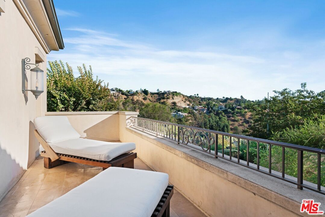 8 Beverly Ridge Terrace - 1 property image