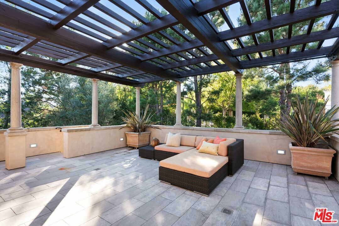 8 Beverly Ridge Terrace - 1 property image