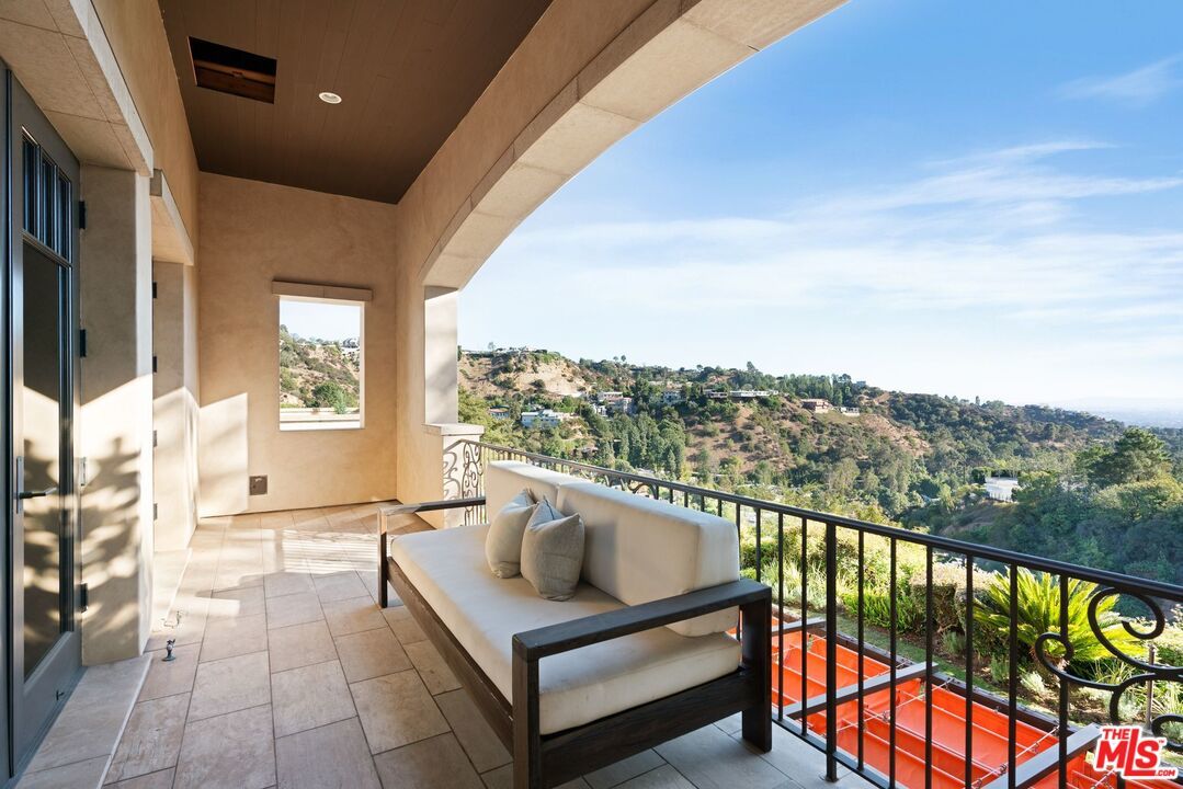 8 Beverly Ridge Terrace - 1 property image