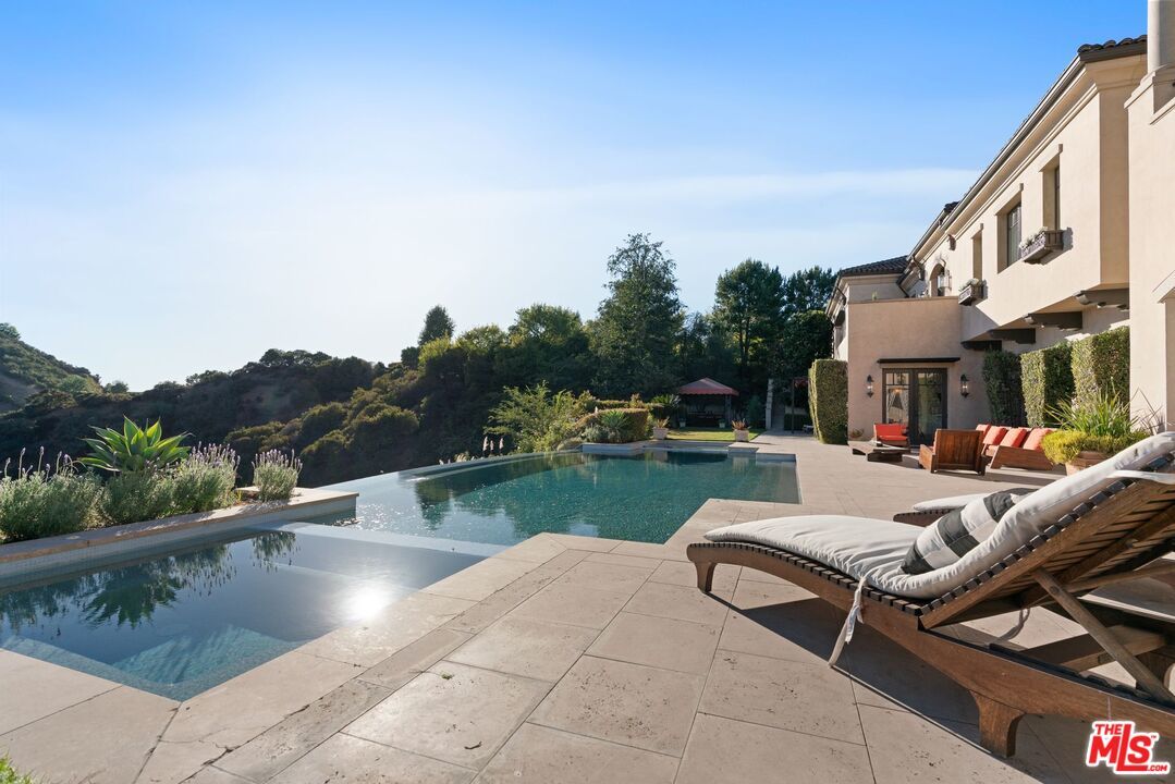 8 Beverly Ridge Terrace - 1 property image