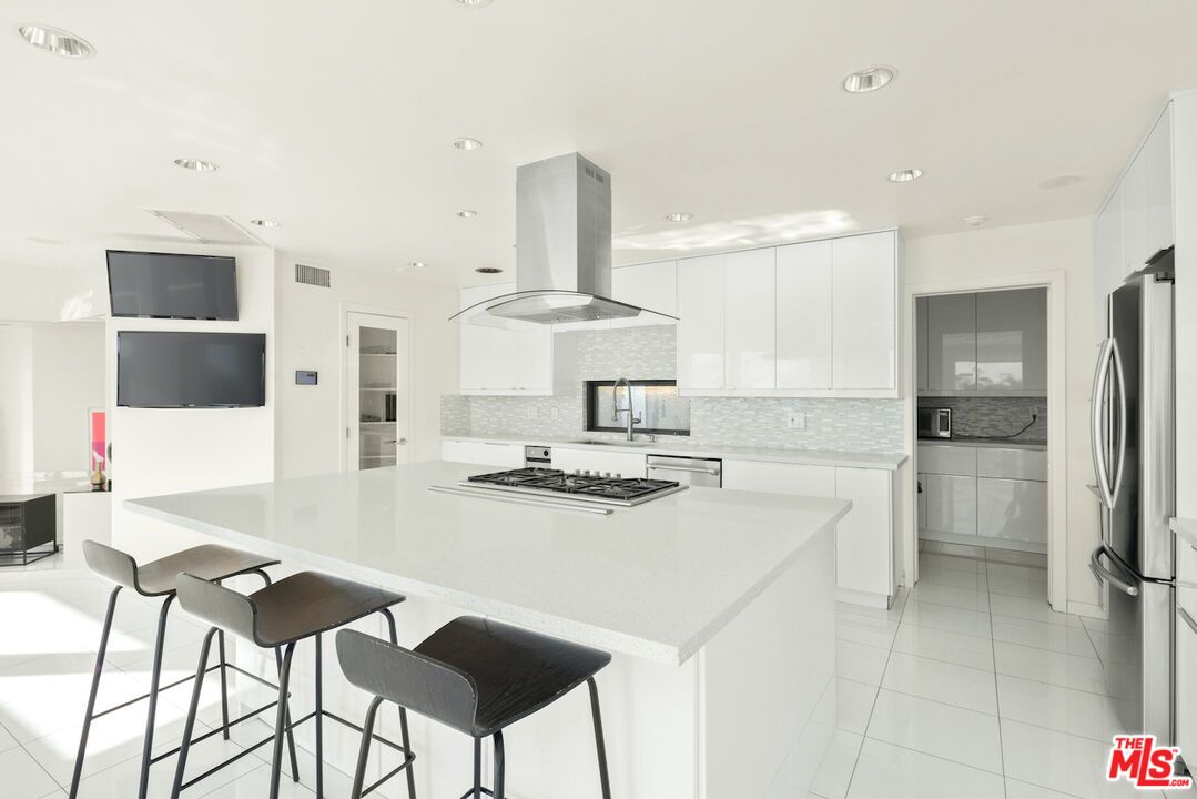 2231 Sunset Plaza Drive - 1 property image