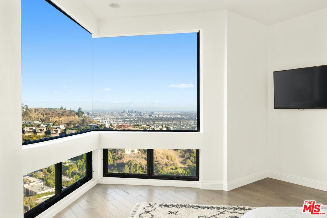 2231 Sunset Plaza Drive - 1 property image
