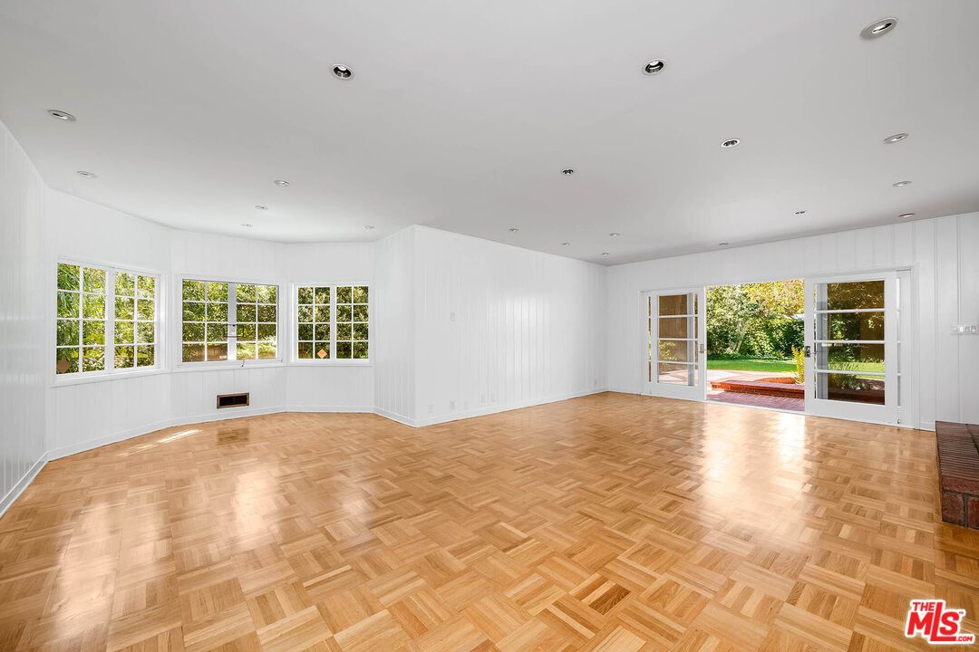 809 North Bedford Drive - 1 property image