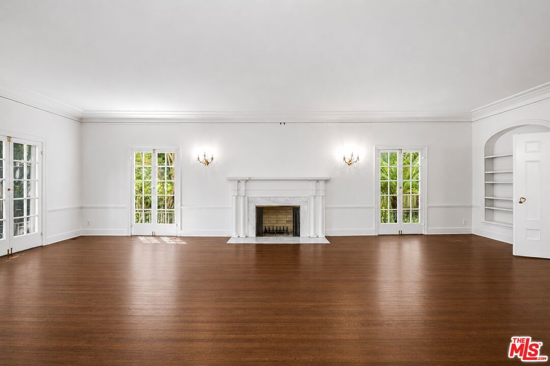 809 North Bedford Drive - 1 property image