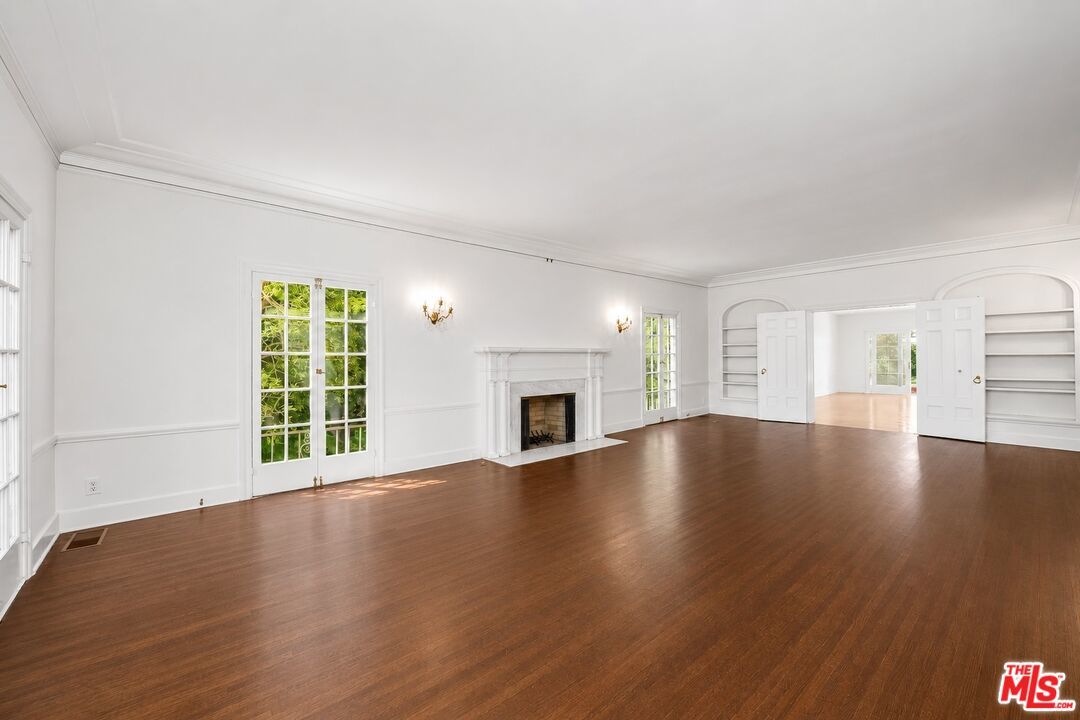 809 North Bedford Drive - 1 property image