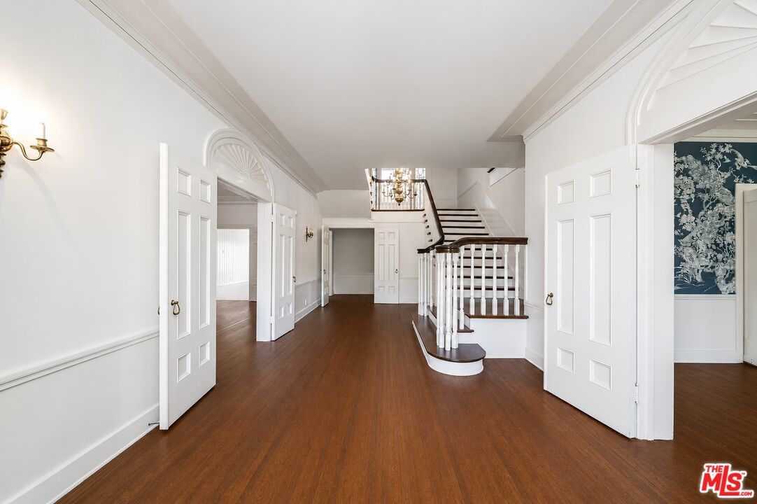 809 North Bedford Drive - 1 property image