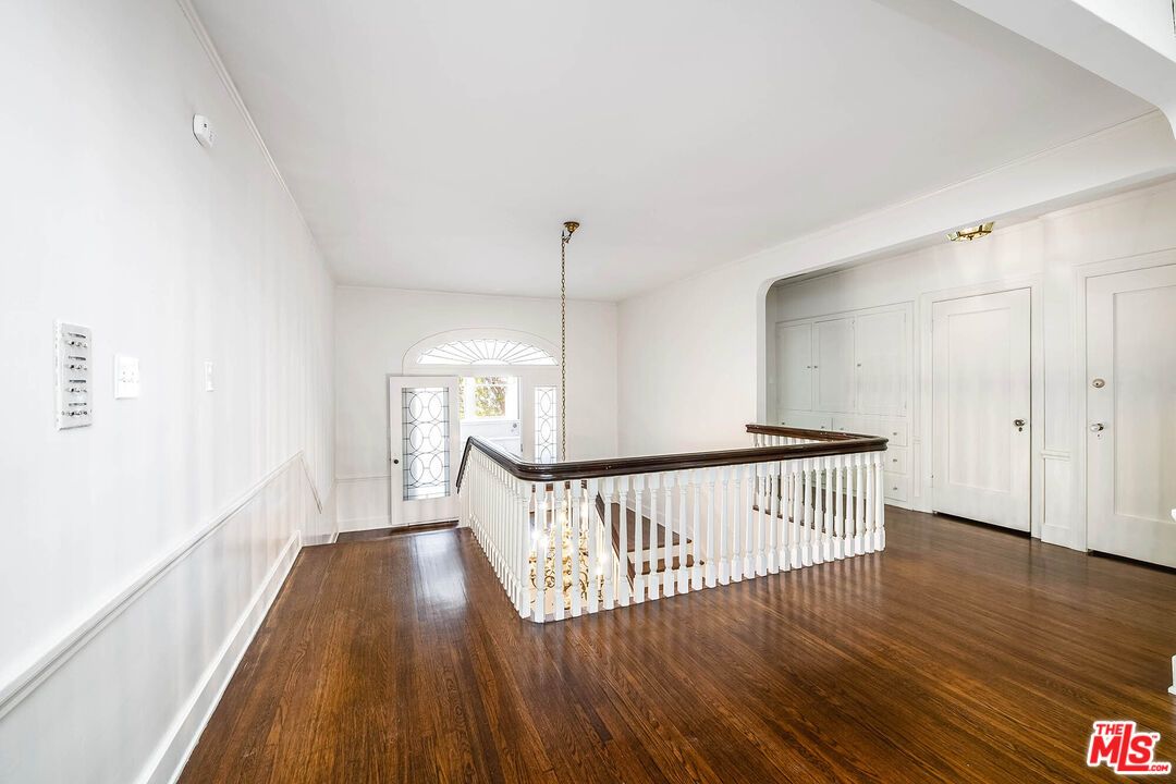 809 North Bedford Drive - 1 property image