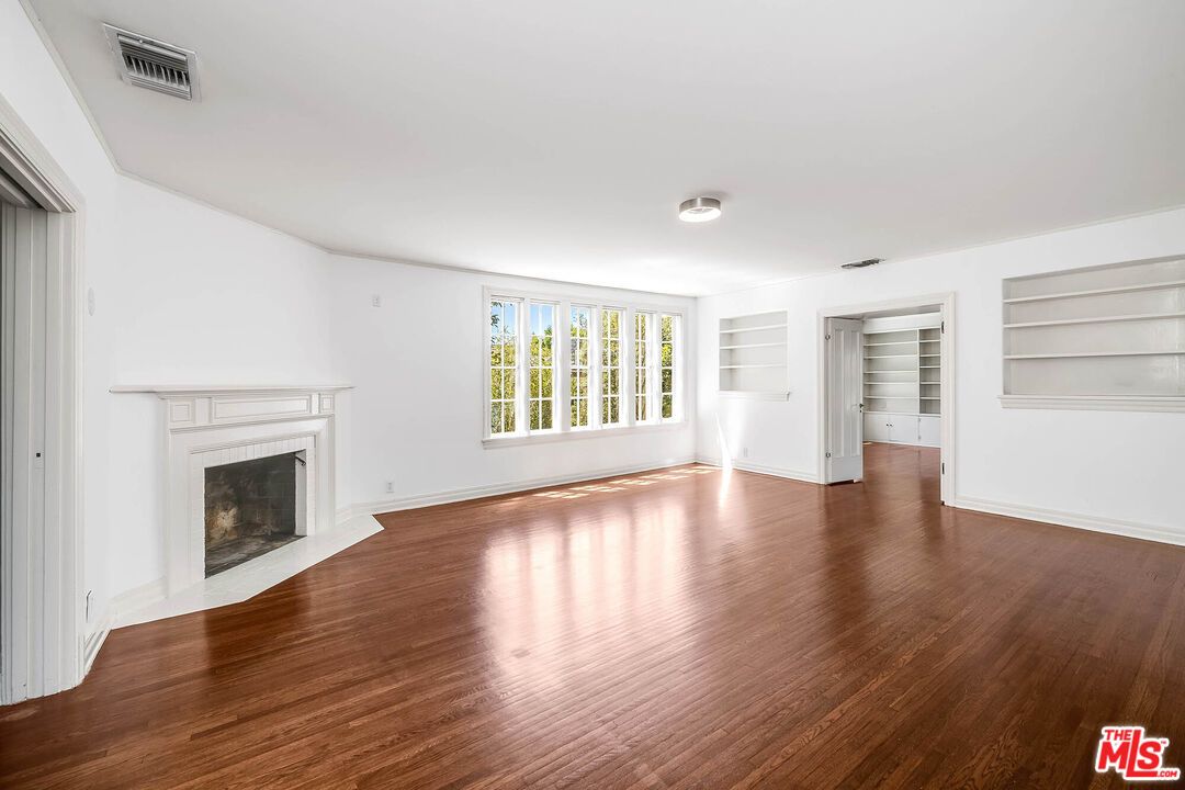 809 North Bedford Drive - 1 property image