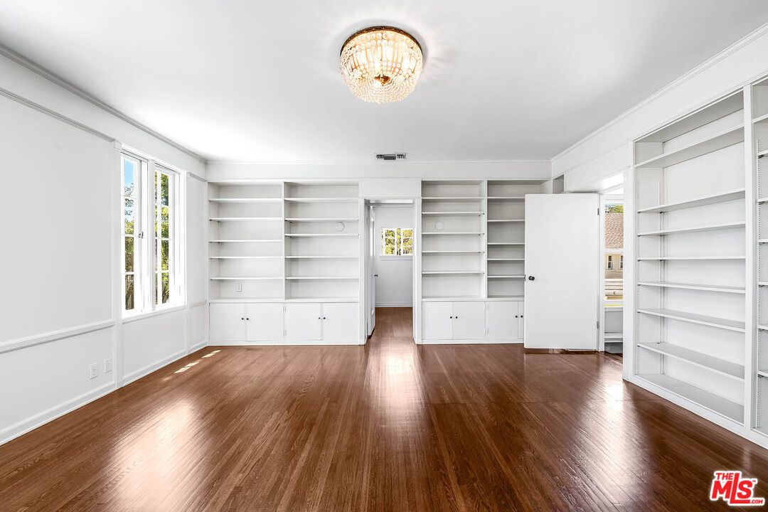 809 North Bedford Drive - 1 property image