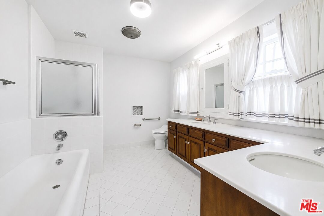 809 North Bedford Drive - 1 property image