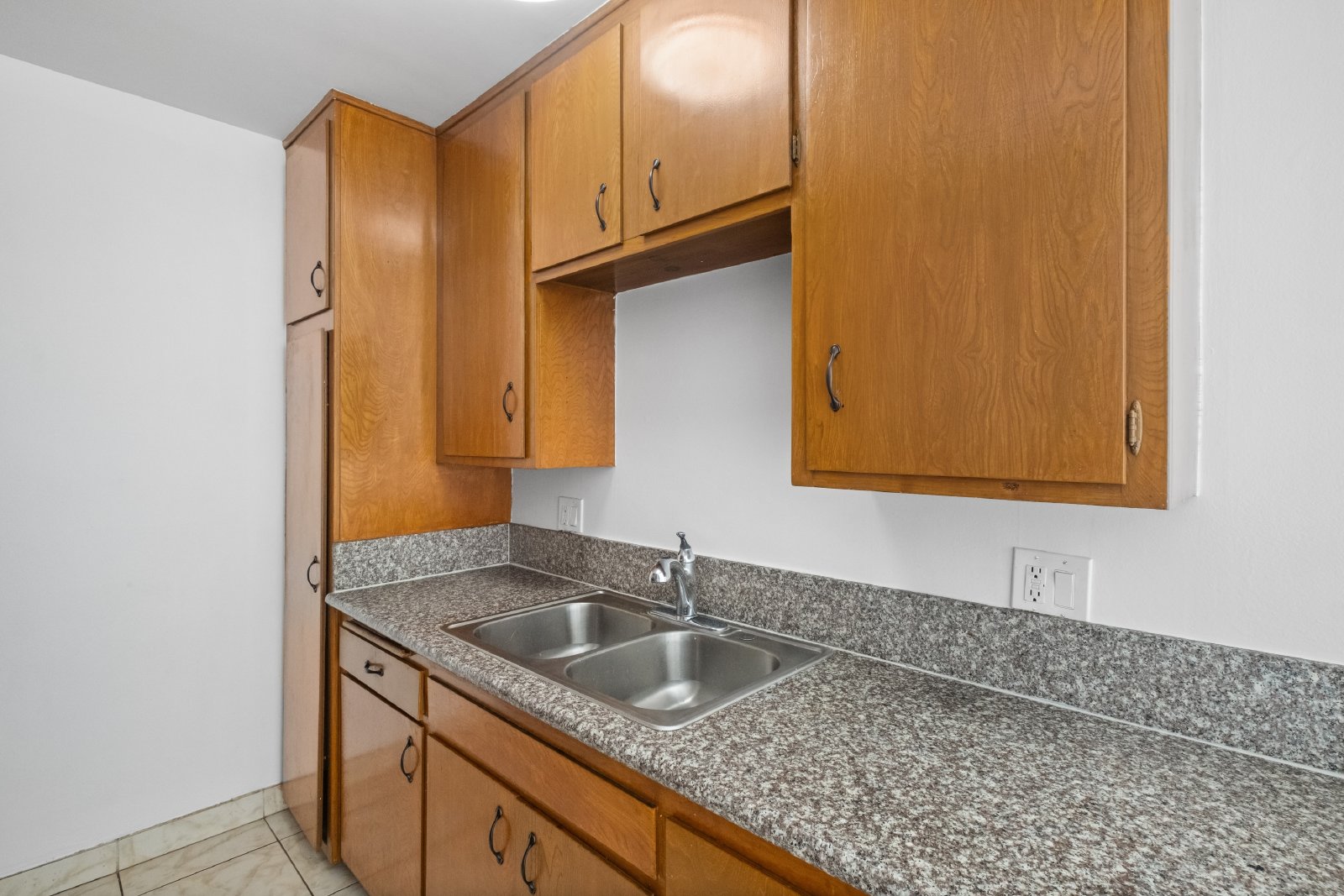 710 East 6th Street - 8 property image