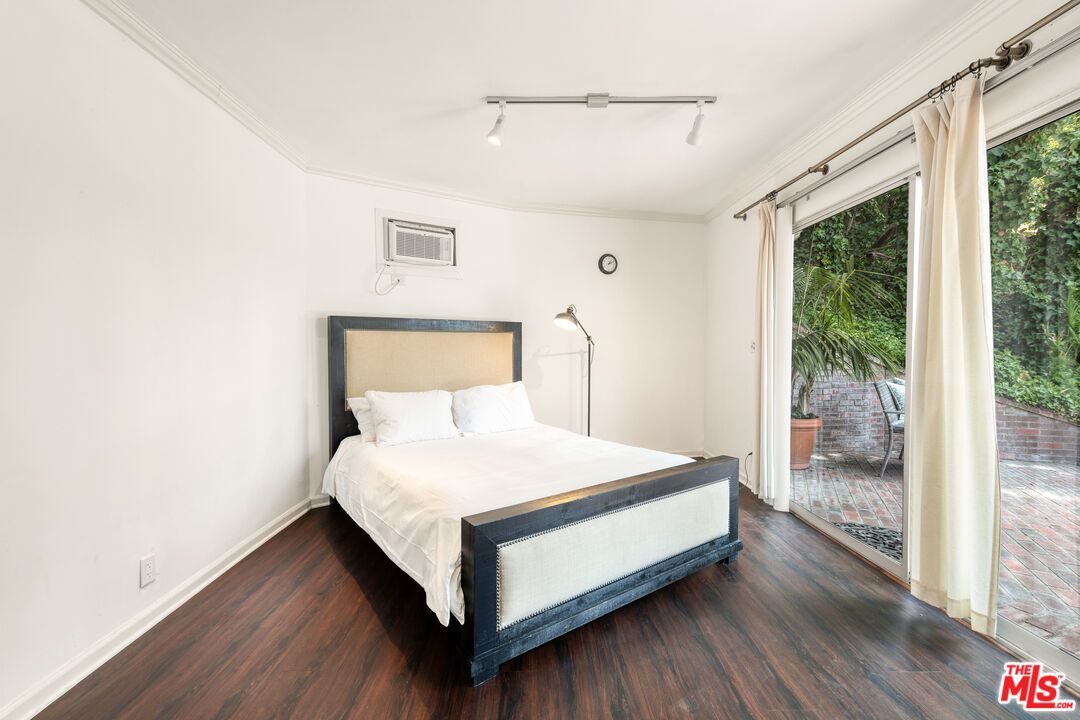 1148 Coldwater Canyon Dr. property image