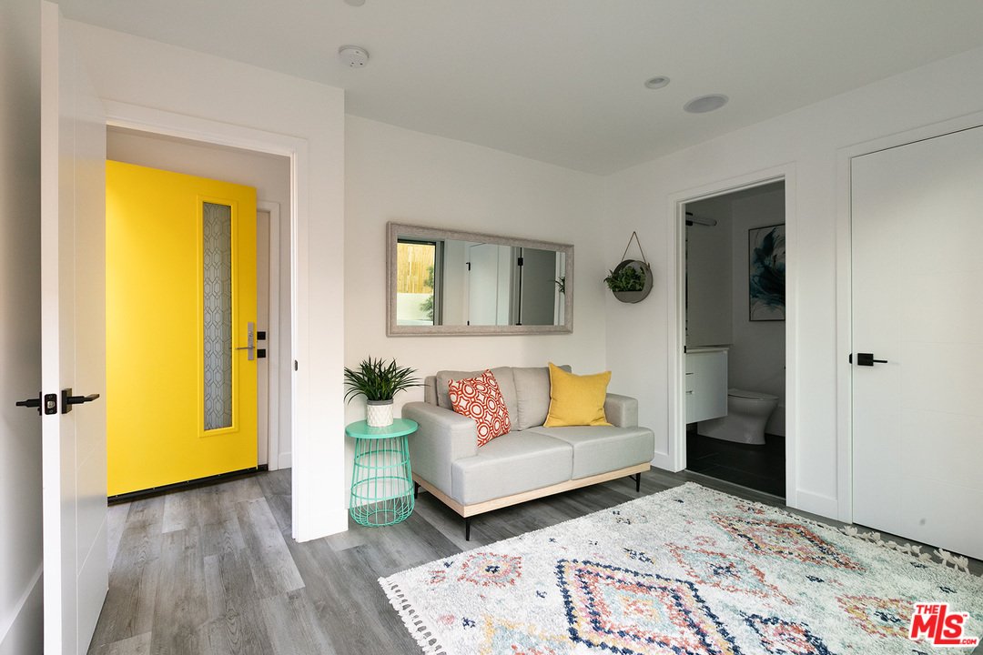 423 1/2 South Wilton Place - 1 property image