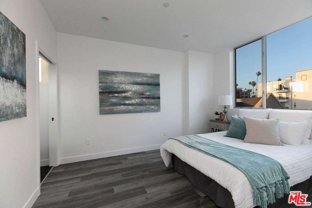 423 1/2 South Wilton Place - 1 property image