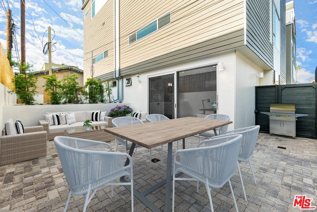 423 1/2 South Wilton Place - 1 property image