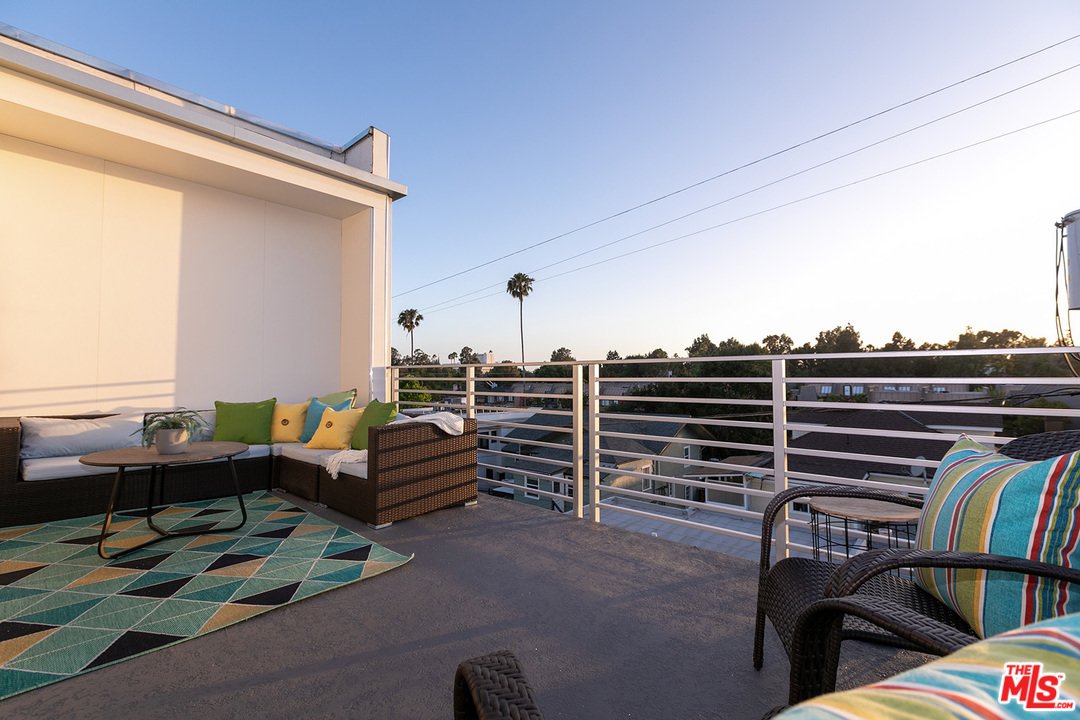 423 1/2 South Wilton Place - 1 property image