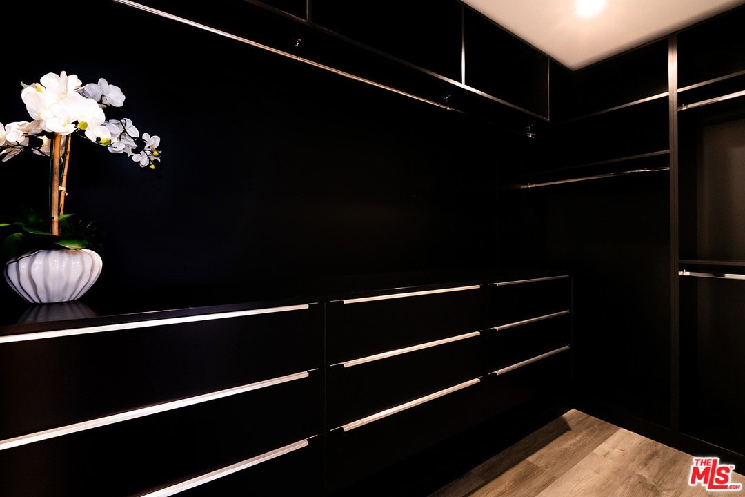 423 1/2 South Wilton Place - 1 property image