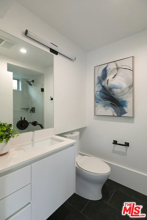 423 1/2 South Wilton Place - 1 property image