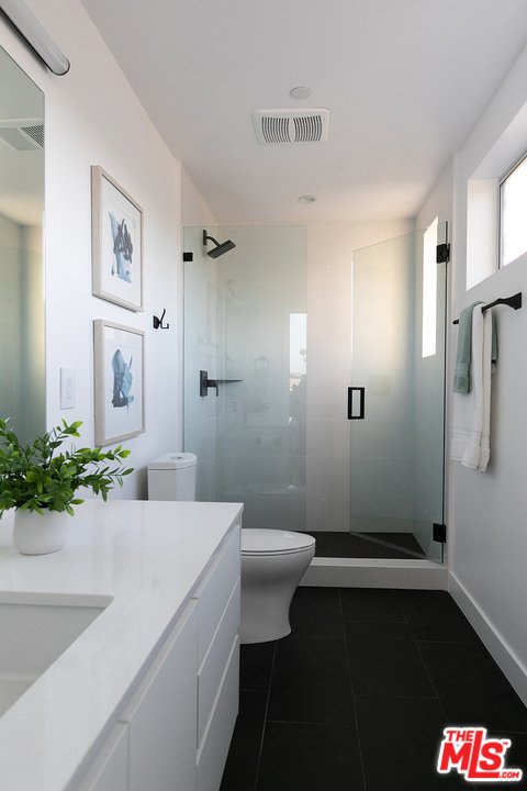 423 1/2 South Wilton Place - 1 property image