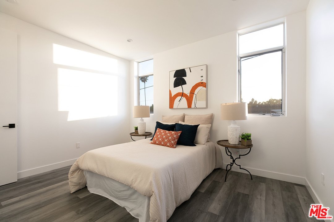 423 1/2 South Wilton Place - 1 property image