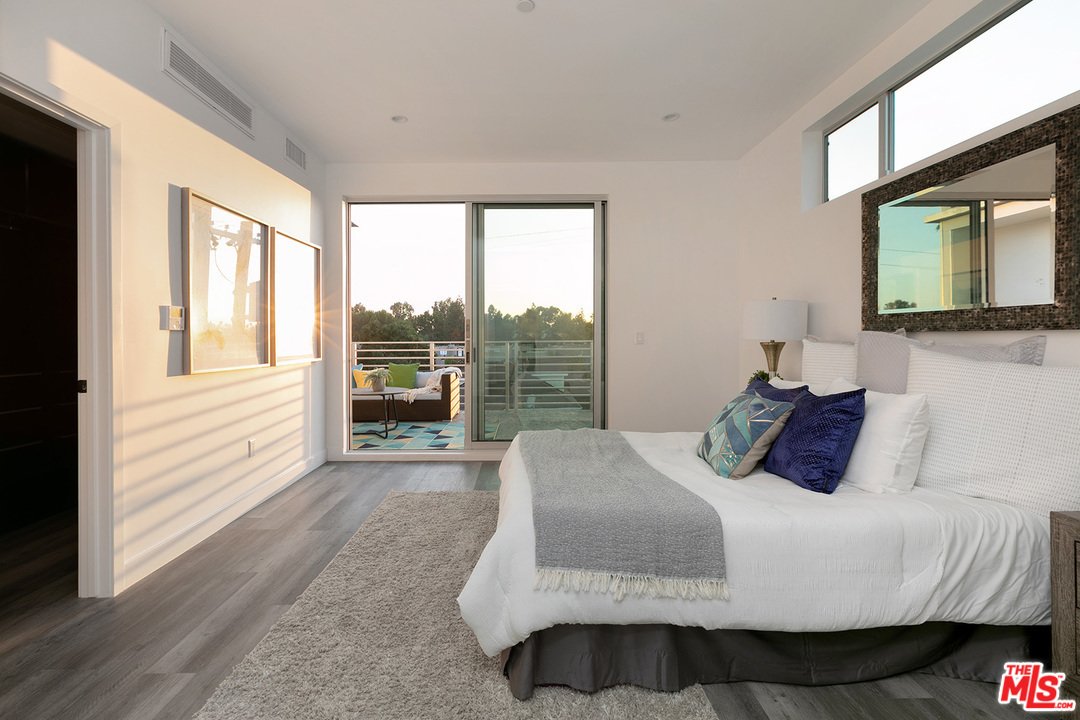 423 1/2 South Wilton Place - 1 property image