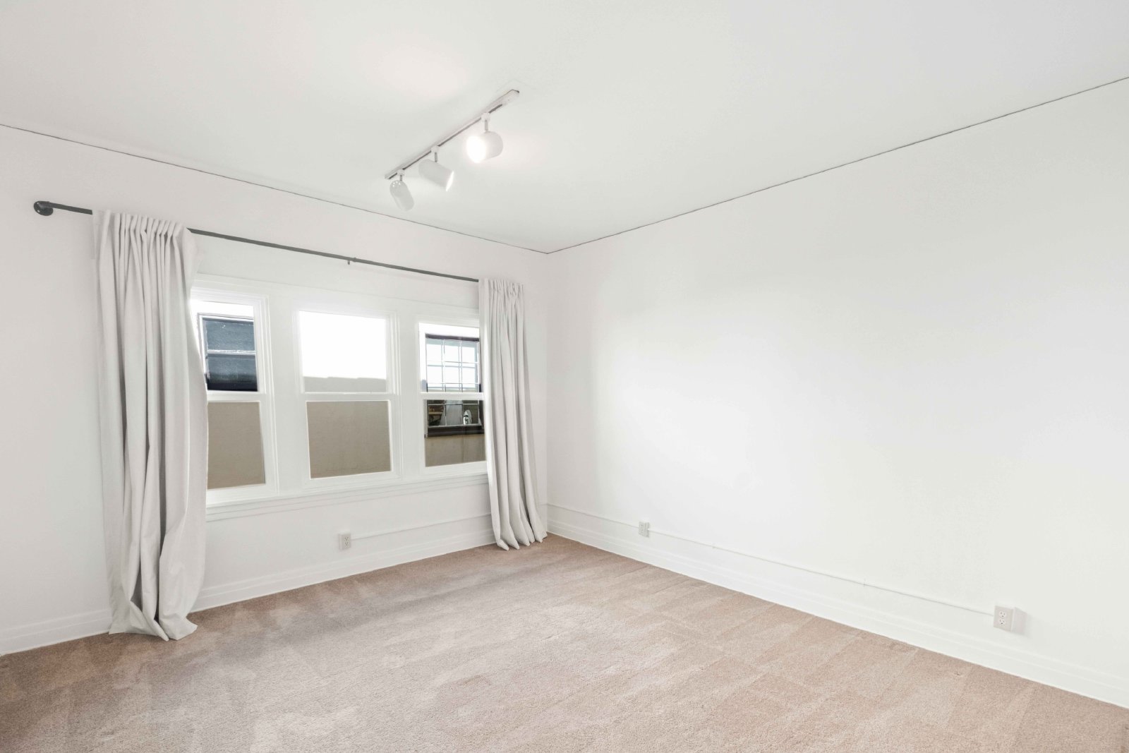 643 South Detroit St - 645 property image