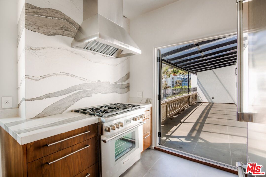 1302 Sweetzer Ave #602 property image