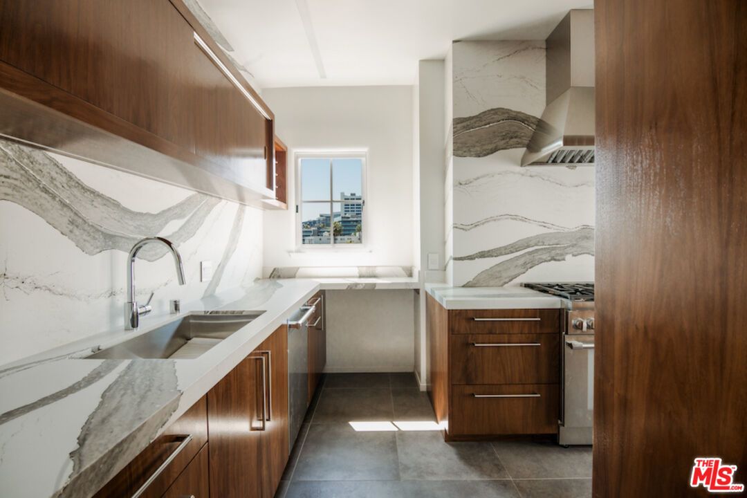 1302 Sweetzer Ave #602 property image