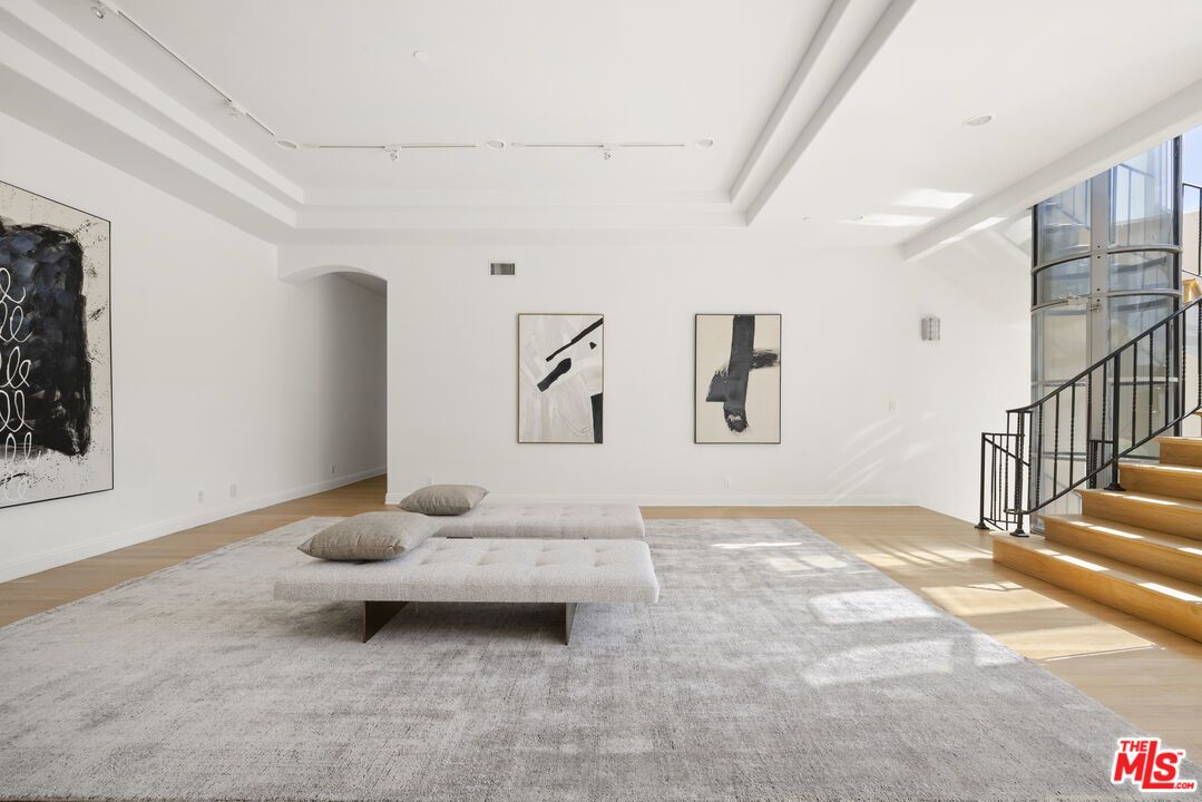 1939 Stradella Rd property image