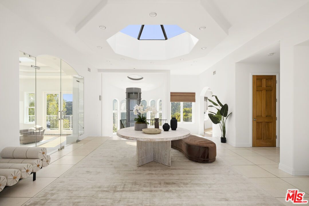 1939 Stradella Rd property image